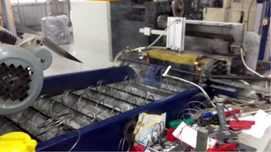 高雄元貞堡居家床墊彈簧生產機具設備：彈簧加工製程全程控管。